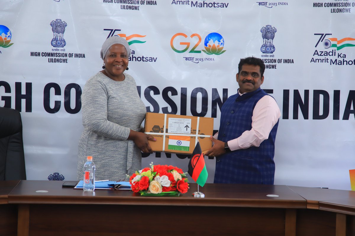 India_in_Malawi's tweet photo. Government of India gifts essential and anti-cancer medicines weighing 165 Tons to Malawi to support its national health services in line with our philosophy "#VasudhaivaKutumbakam"
@MEAIndia 
@IndianDiplomacy 
@health_malawi https://t.co/Yf1m1CCRu8