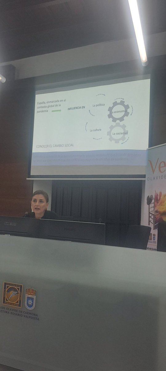 martavelezr's tweet photo. En el curso " Comunicación política para un super-año electoral" ayer contamos con las ponencias de @josematrujillo @eladiaillescas @raul_lucena y del profesor José  Francisco Díaz. Hablamos de elecciones y liderazgo. https://t.co/ijwCY8wwpu