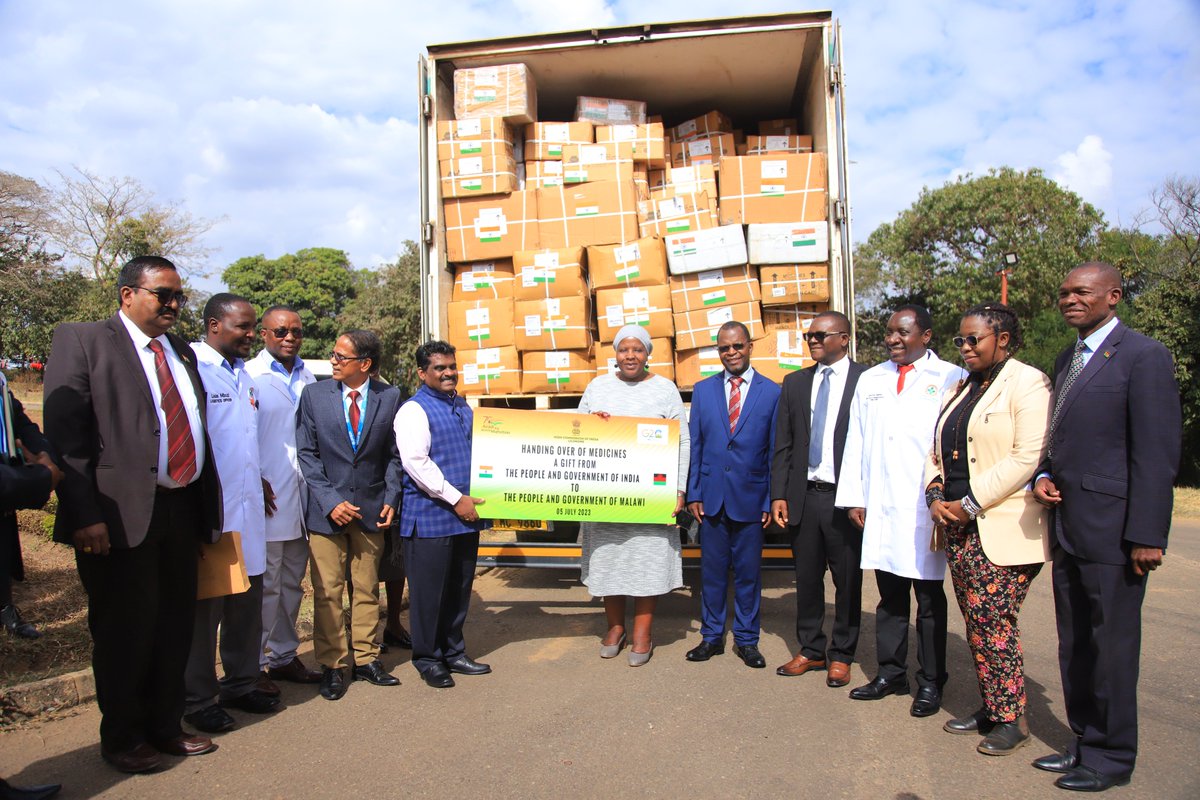 India_in_Malawi's tweet photo. Government of India gifts essential and anti-cancer medicines weighing 165 Tons to Malawi to support its national health services in line with our philosophy "#VasudhaivaKutumbakam"
@MEAIndia 
@IndianDiplomacy 
@health_malawi https://t.co/Yf1m1CCRu8