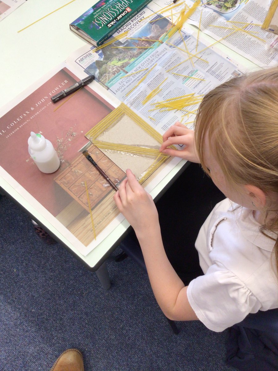 morandtac's tweet photo. Rowan class had a fantastic day of Science, Art and Writing yesterday thanks to the @SAWTrust . Lots of fun learning about plants and learning to use microscopes; writing some incredible poetry and producing some amazing artwork. https://t.co/YrYwPlSa9f