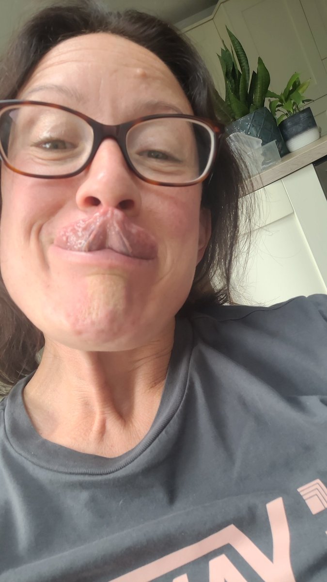 Runningcircles_'s tweet photo. @LizMoor34474850 🤣🤣🤣 can't quite reach! Can you?! https://t.co/LJvLXbB4jz