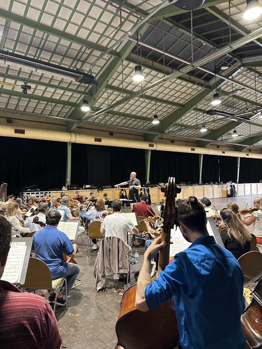 Am Samstagabend verabschieden wir uns mit unserem Gartenkonzert im Schlosspark von Jagdschloss Kranichstein mit <a href="/conductorben/">Ben Palmer 🇪🇺</a>  und der Sopranistin <a href="/Nina_Bennet/">Nina Bennet</a> und viel toller Musik in die Sommerpause. Hier ein paar Probenfotos. 

Restkarten unter philharmonie-merck.de