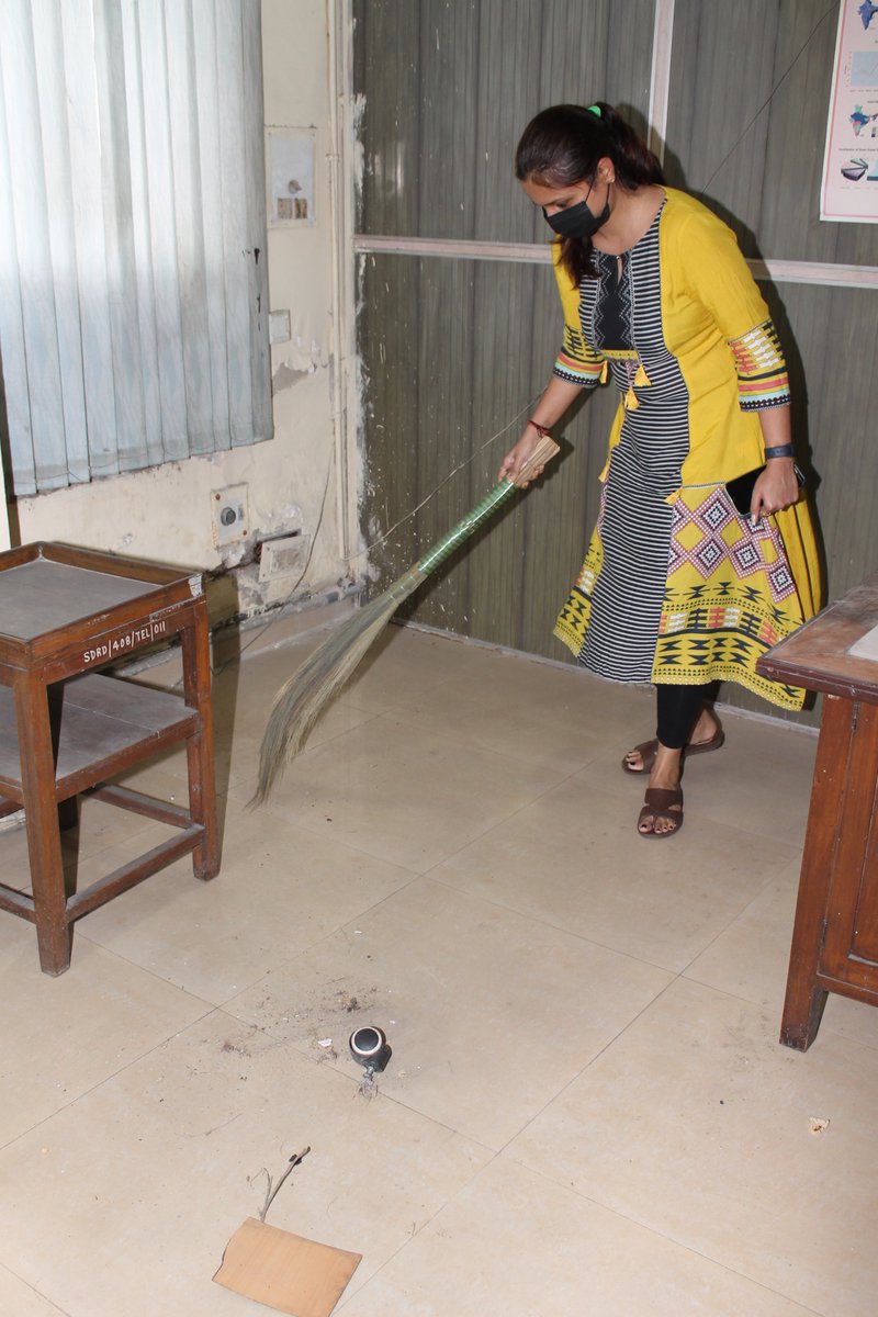 SDRD_NSSO's tweet photo. Cleaning of 4th and 5th floor of office building at SDRD, NSSO.

#swachhmospi #SwachhtaPakhwada #swachhNSSO #swachhSDRD #swachhDPD https://t.co/0daHSKtMQC