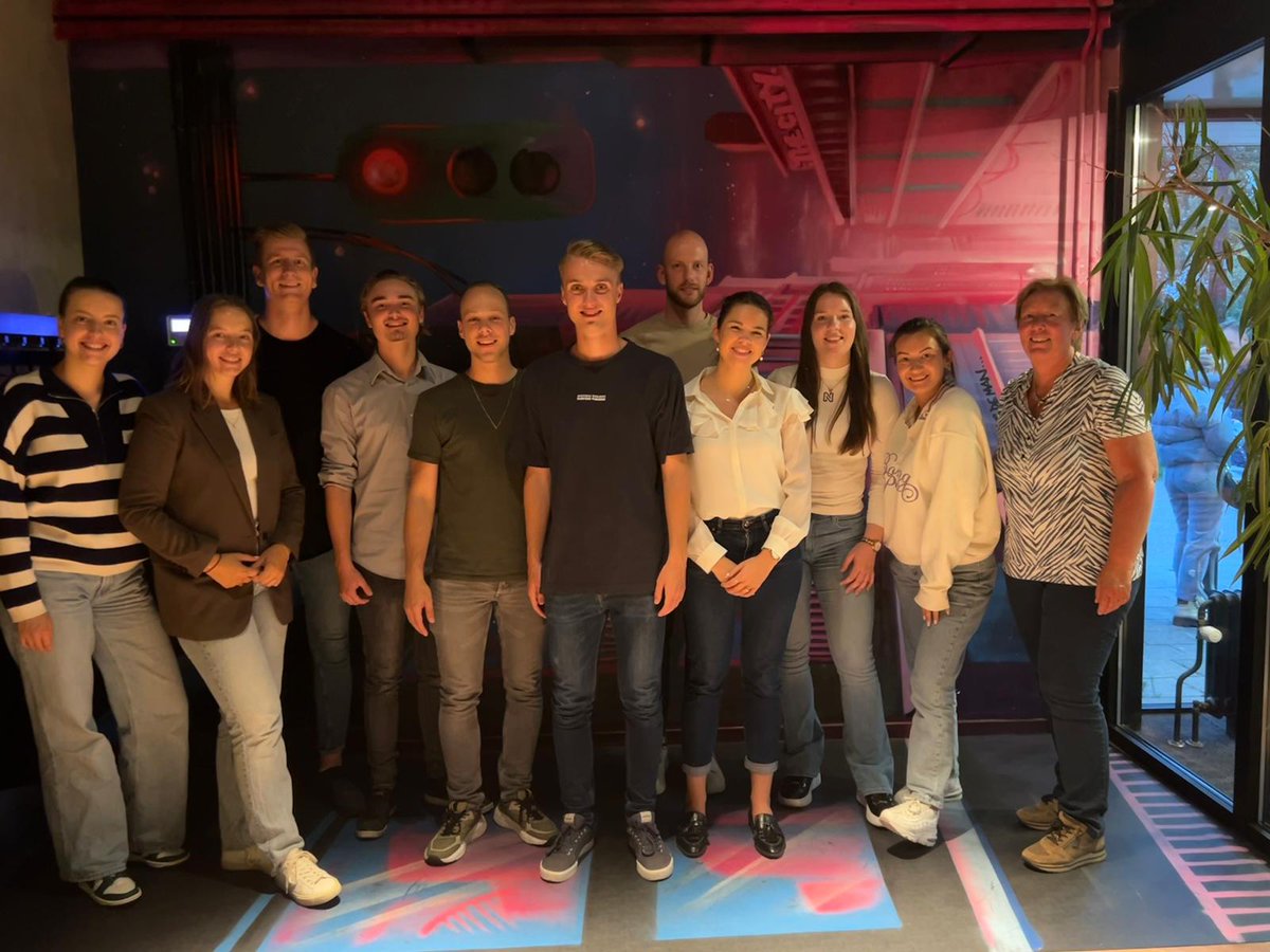 Gisteravond hebben we het seizoen afgesloten met een gezellig en actief uitje bij <a href="/thecityfood_fun/">The City "Food & Fun"</a> in 's-Gravenzande! Tegelijkertijd hebben we afscheid genomen van drie vrijwilligers. Iedereen bedankt voor hun inzet het afgelopen seizoen!