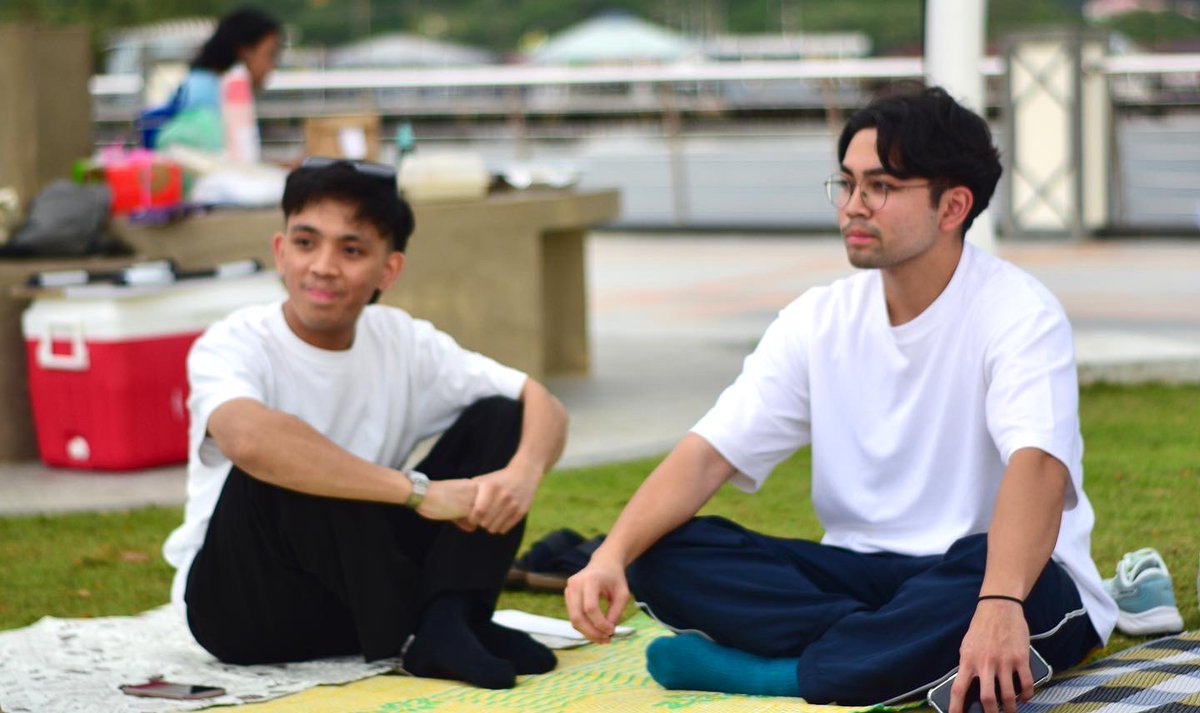 bpmFASS's tweet photo. It had been such a wonderful and blast day, with everyone having their gift-exchanging activity and picnic session 🎁

We hope everyone had a fun and relaxing day with the bpmFASS members during this semester break and that everyone enjoyed their gifts to the fullest 💚☀️ https://t.co/nyrt3HeESS