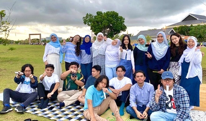 bpmFASS's tweet photo. It had been such a wonderful and blast day, with everyone having their gift-exchanging activity and picnic session 🎁

We hope everyone had a fun and relaxing day with the bpmFASS members during this semester break and that everyone enjoyed their gifts to the fullest 💚☀️ https://t.co/nyrt3HeESS