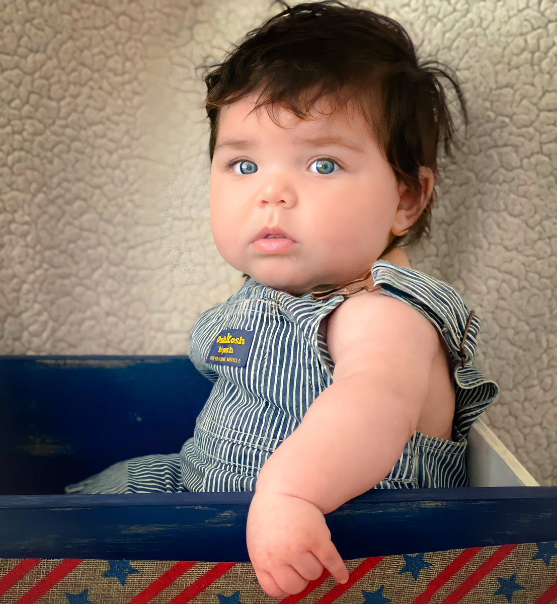 KelcT2's tweet photo. I wonder if @OshKoshBgosh is looking for a new model!😍💙 https://t.co/gG5fWOI1UV