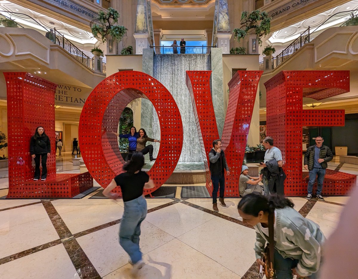Activate_Evolve's tweet photo. 📣 It's been 4 months since our team gathered in #LasVegas!🎉We understand the importance of coming together, refreshing our spirits, &amp; strengthening the bonds that make our team shine. #BuildingConnections #ElevatingServices #UnforgettableExperiences #eventprofs #eventmarketing https://t.co/YdXfg6RIdX