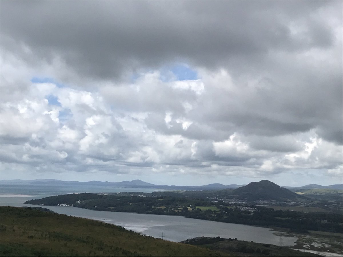 ExplorerJust's tweet photo. Hiking up… https://t.co/K9Oao0nNyK