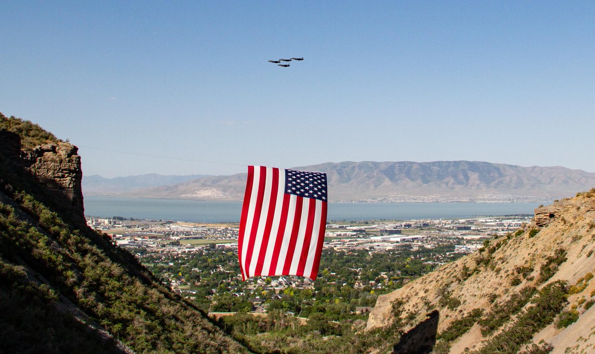 KSL_Matt's tweet photo. A lot going on here as Bob Black hiked up Battle Creek Canyon yesterday to capture a single moment. #utwx 

A full Utah Lake🌊
Fighter Jets en route ✈️
One of America's biggest flags unfurled🇺🇸 https://t.co/RiWQJxf9RS