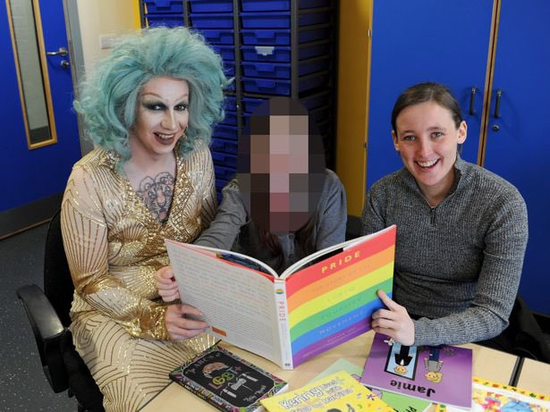 52degreesN's tweet photo. The coke addict who rubbed stuff into her gums right in the middle of a parliament session? And the same woman who brought a sex offender Drag fella called ‘FLOW JOB’ into a primary school? 
That Mhairi Black? 
GOOD! https://t.co/zCYS2bqdpO