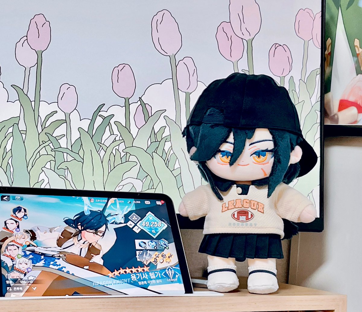 마도대전의 그 용기사가 도착했습니다
뽀짝하고 씩씩한 울할매 정말 귀엽다🥹🫶
앞머리는 모자 파츠로 살짝 고정해주었고
매일 현역으로 메기 잡느라 고생하는
우리 아발론 용헬가랑 같이😙

✨ #솜용헬가 <a href="/harukasom/">마속계</a> 
솜용헬가 공구 진행 감사드립니다!