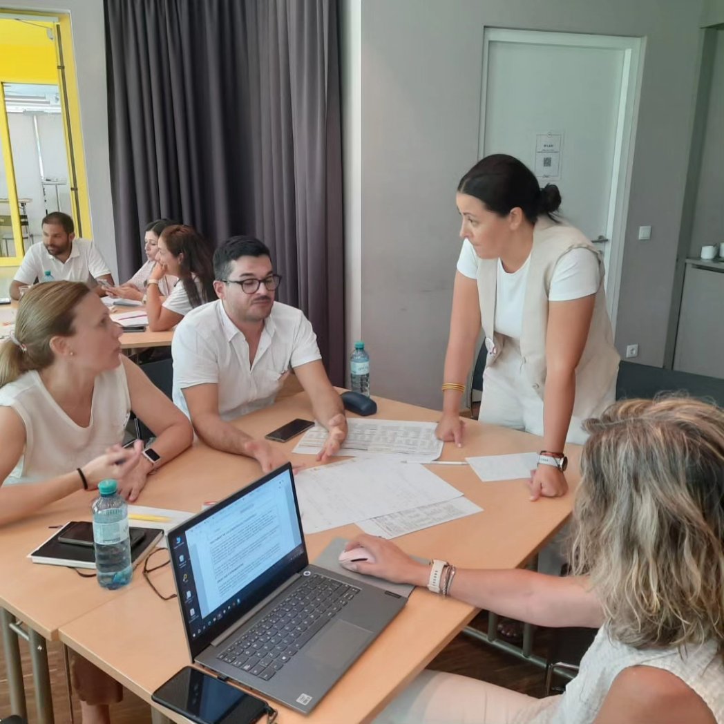 ICalasanciohdp's tweet photo. Cocinando experiencias memorables para nuestros coles en el #SummitCalasancias

#CalasanciamenteFelices
#FamiliaCalasancia  #erasmusescuela21 #EsTiempoDeConectar #ItIsTimeToGetOutThere #LeTempsEstVenuDeSortir https://t.co/XGcSof6Kuc