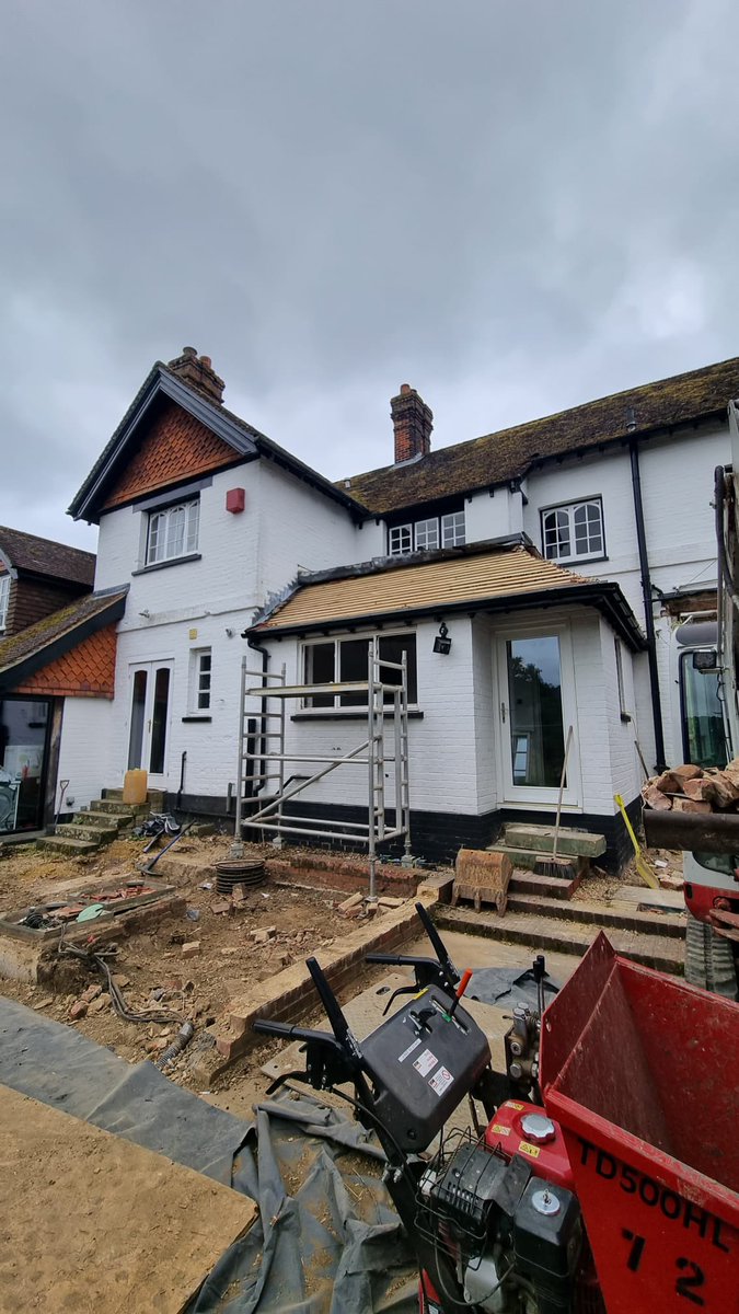 ME_Architects's tweet image. New project alert 🚨

Work has just begun on a new, large refurbishment, extension and alteration project. The property is a lovely detached Edwardian property near Dorking. 

Currently the demolition of the existing rear projecting areas is taking place 👷‍♂️
