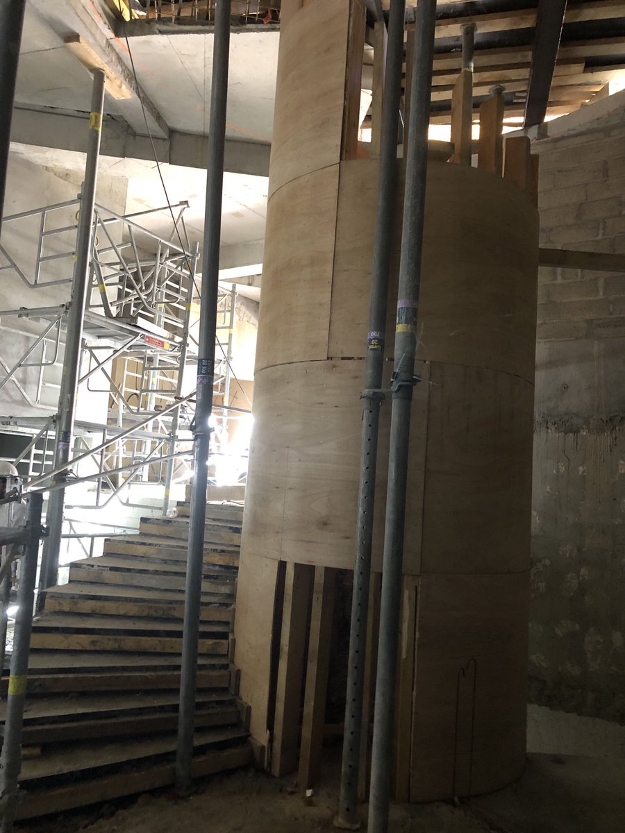 Sego2Larminat's tweet photo. Le chantier du cinéma-théâtre Les 3 Pierrots avance ⁦@VilleSaintCloud⁩ ! L’escalier de l’extension apparaît et le plancher du premier étage est en train d’être coulé. Merci à ceux qui travaillent pour que nous puissions accueillir les spectateurs au plus vite. https://t.co/SIFN0RCmDY