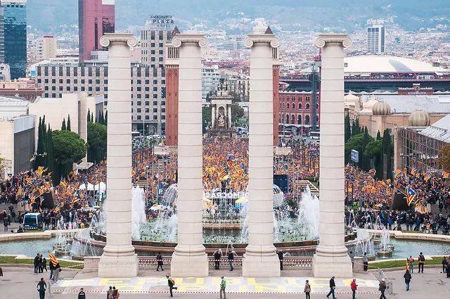 johnkolo's tweet photo. @lluiscarrasco @KRLS President, Lluís, mantenim les idees, però s’ha perdut la confiança de la gent. La manca de lideratge fort,la divisió entre els partits independentistes han afeblit a la societat civil com @assemblea @omnium , que per elles mateixes no estan sent capaçes de mobilitzar a la gent. https://t.co/zRAPFdEl77