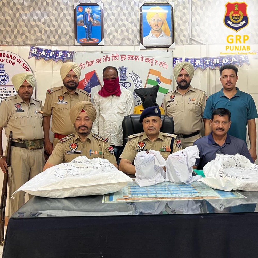 grp_punjab's tweet image. GRP Police Seizes 2 Kg Opium, Arrests Two in Ludhiana. Vigilant efforts by INSP Palwinder Singh and the GRP Police Party lead to the apprehension of Parmod Kumar Gupta and Uday Yadav from Bihar. FIR No. 120 registered under NDPS Act at PS GRP Ldh.
.
.
.
#grppolice #railwaypolice