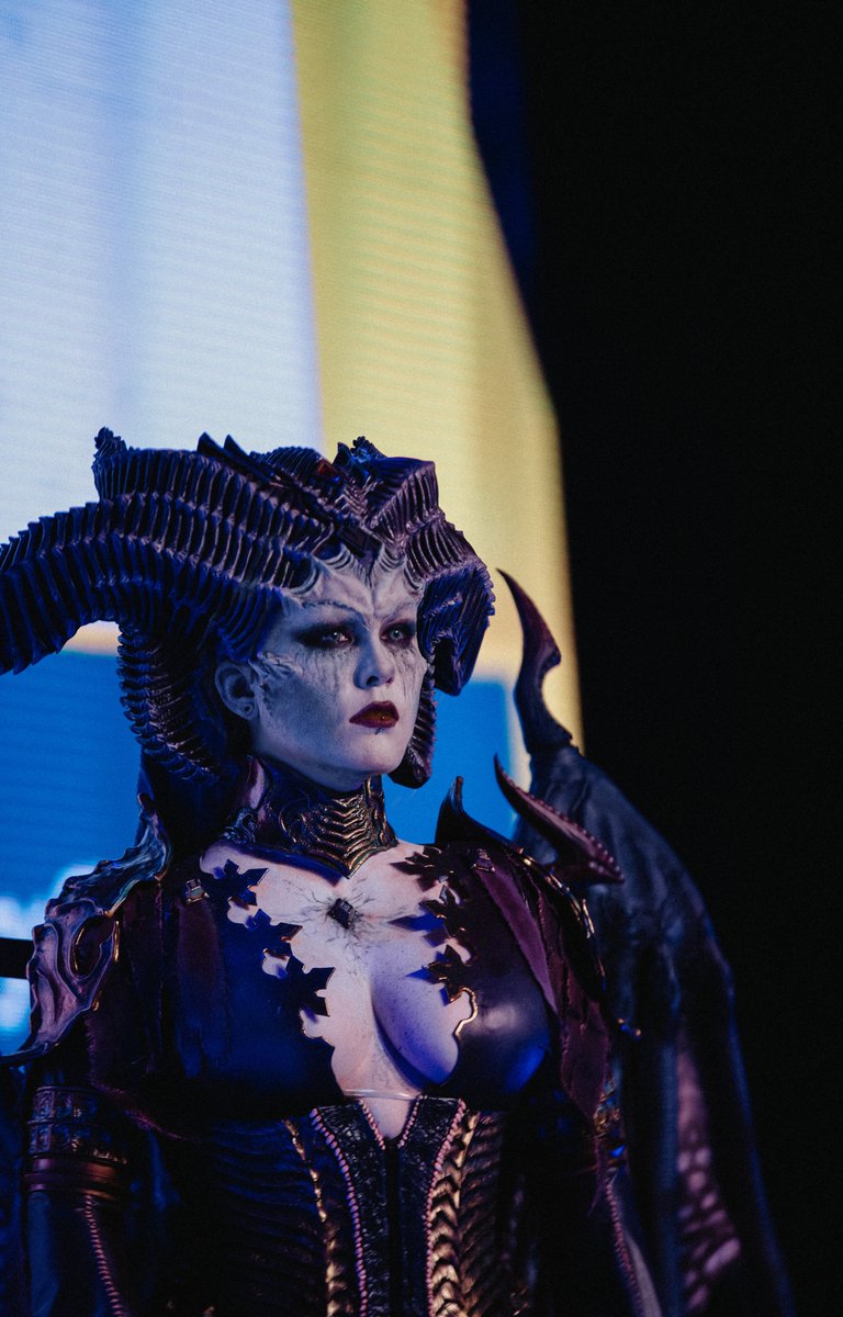 Helveiga1's tweet photo. I survived! Wearing this costume during the convention was a nightmare 😖 I endured only 2 hours per day during last weekend. It was very hot inside and outside too 🫠

SFX and makeup by @Stark_Katy_lol 
Photo by Aydariso

#Lilith #DiabloIV #Diablo4 https://t.co/ZooZcOlMJl