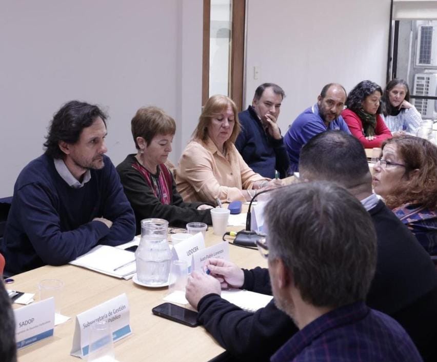 udocbacentral's tweet photo. 📣#UDOCBAInforma
Primer Convenio Colectivo de Trabajo para la docencia bonaerense. #FUDB

Participaron de la reunión @gustavofsalcedo Secretario Gremial Provincial y nuestra representante legal Yamila Rekovski. https://t.co/5DlIrvwaBU