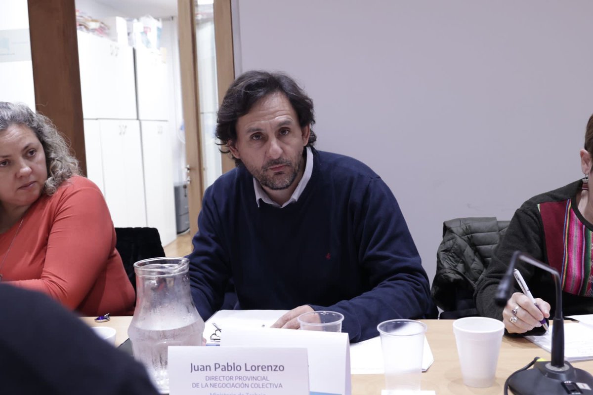 udocbacentral's tweet photo. 📣#UDOCBAInforma
Primer Convenio Colectivo de Trabajo para la docencia bonaerense. #FUDB

Participaron de la reunión @gustavofsalcedo Secretario Gremial Provincial y nuestra representante legal Yamila Rekovski. https://t.co/5DlIrvwaBU