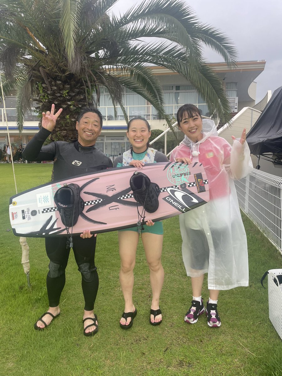 hinano_kishida's tweet photo. 安田大サーカス団長さんとアルミカンの高橋さんと撮影🎥めっちゃ優しくて面白かった〜💕団長さん運動神経良すぎてビックリ‼️#ウェイクボード #琵琶湖  #安田大サーカス #アルミカン #川西市 #バズるスポーツ #マリンスポーツ　#雨 #宝塚市
 @dancho_yasuda 
@saorin_arumikan https://t.co/KWYKWGH9Je