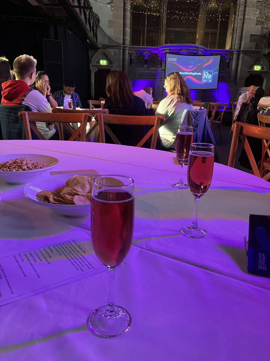 Had an amazing time yesterday with prosecco and some really cool science at the #ScienceSlam by <a href="/UofGSciEngGrads/">SciEng Grad School</a> 🥂🧬