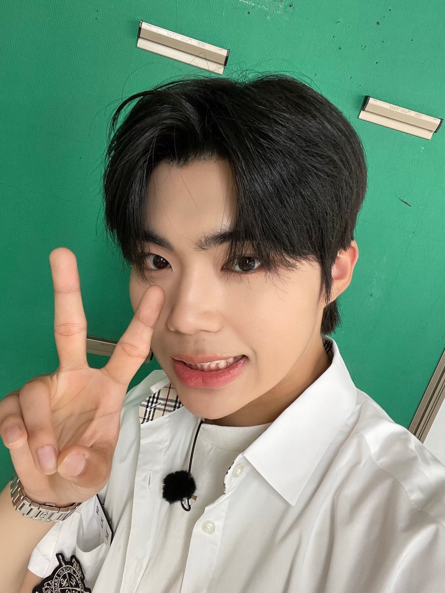 ZB1_official's tweet image. _💌

제로즈 누나 오늘 수요일이라 학교 일찍 끝났는데 비가 많이 와서 좀 데리러 와줄 수 있어요 ? 그다음에 같이 떡볶이 먹으러 가요😘

#PARKGUNWOOK #박건욱
#ZEROBASEONE #ZB1 #제로베이스원