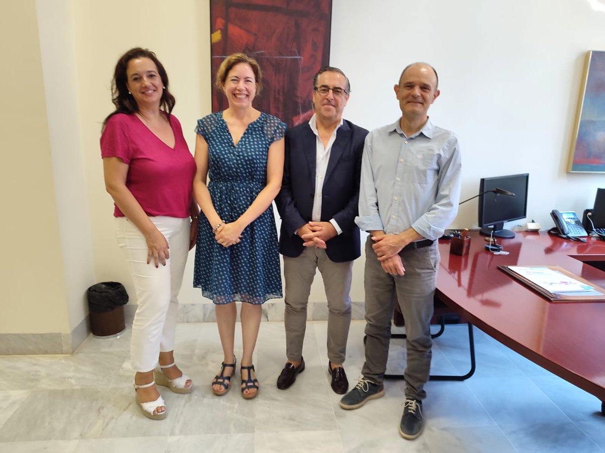 educacionmlg's tweet photo. Reunión del delegado @Miguel_Briones_ y la secretaria general territorial de Universidad, Investigación e Innovación, M.ª Jesús Vera, con la Vicerrectora de Smart-Campus y el Vicerrector de Infraestructuras para establecer líneas de trabajo.@EducaAnd @UniversidadAnd @InfoUMA https://t.co/6rOxp62G4C