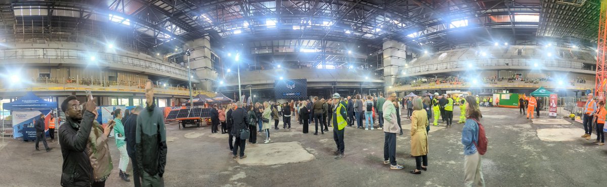 Cwhitworth2016's tweet image. Going down in history! This is the final part of the roof that will go in place this week at the Co-op live Arena. The biggest arena in Europe @TheMcrCollege @ucenmcr    #MakingHistory