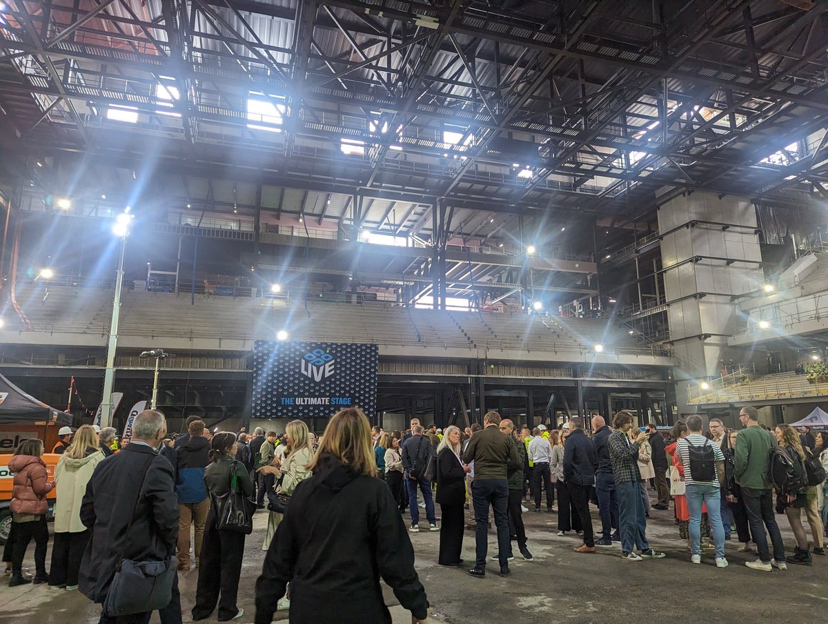 Cwhitworth2016's tweet image. Going down in history! This is the final part of the roof that will go in place this week at the Co-op live Arena. The biggest arena in Europe @TheMcrCollege @ucenmcr    #MakingHistory