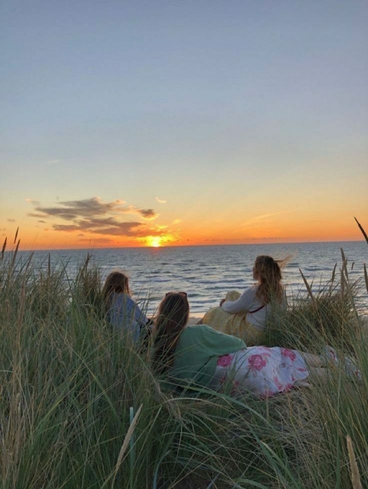dailyyjune's tweet photo. — sunset at the beach! ♡ https://t.co/Ddsh8Mfdsc