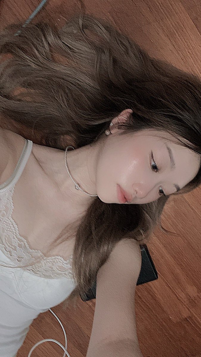 crystabel_'s tweet photo. Lying on my room floor, wondering when you’ll text me back.. https://t.co/3xgJoxiYDo