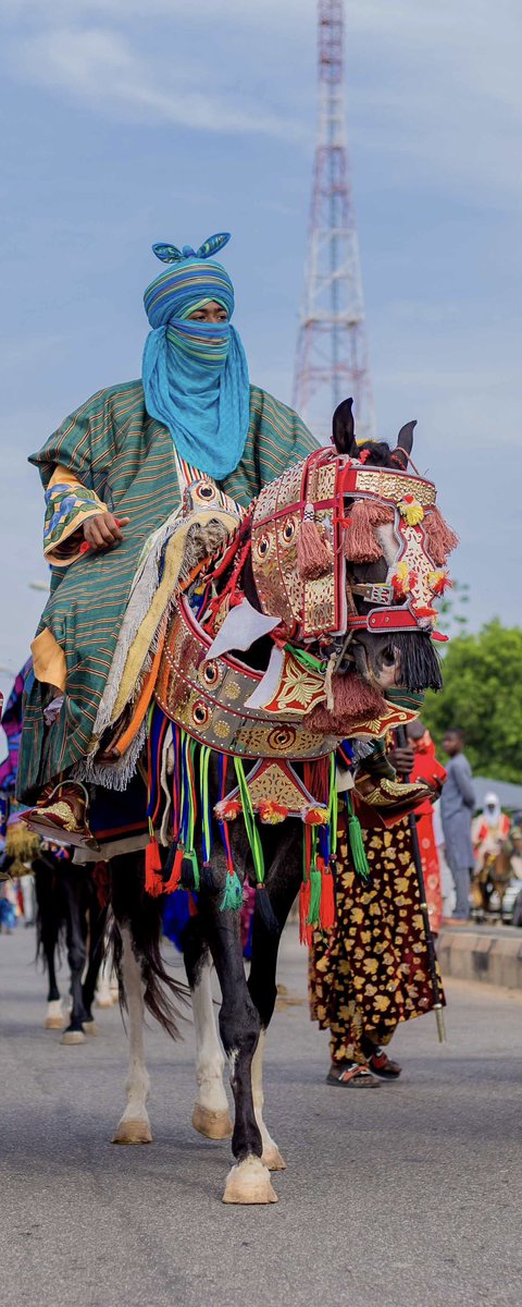 danfuloti_ii's tweet photo. “🌙✨ Eid Mubarak to all celebrating! 🎉🎊 Embrace the beauty of cultural dressing this Eid, as people from different backgrounds come together to celebrate. From stunning traditional outfits to intricate accessories, https://t.co/XIeJ4aszQS