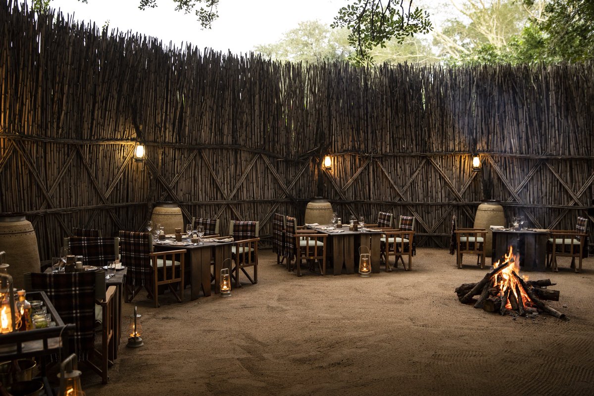 The essence of a safari at Rattray’s Camp 🐆 🏡 🐘 
. . .
#MalaMalaGameReserve  #safari #bucketlist #meetsouthafrica #southafrica #nature #wildlife #photosafari #luxurysafari #africansafari #travel #explore #wildlifephotography