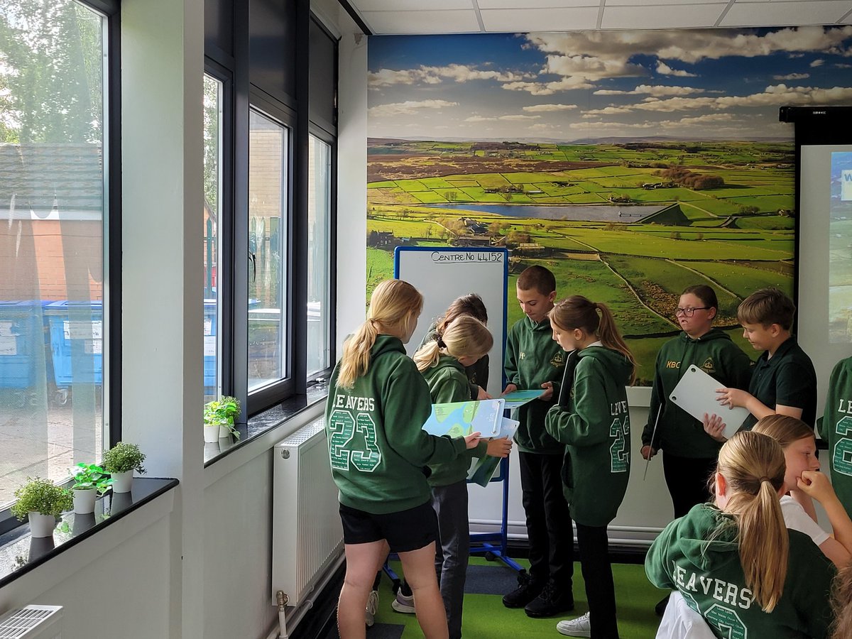 BellfieldPS's tweet photo. Year 6 are having a wonderful day learning all about living with water @LivingWithH2O

#bellfieldscience
#bellfieldgeography https://t.co/NbAQB45yKp