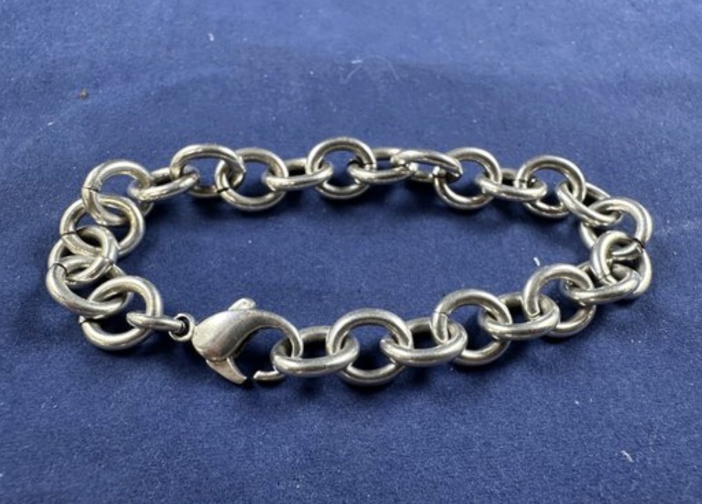 RidgefieldShop's tweet photo. Sterling Silver Jewelry!  Check out Wednesday's Auction.  It starts to close at 8:00 PM.  All proceeds go back to the community!  https://t.co/vrICUMNP7a https://t.co/ezEFPRDAy1