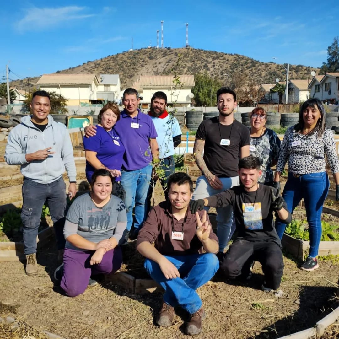 AccionCerro's tweet photo. todos los días compartimos y aprendemos algo nuevo , no hay mejor terapia que meter las manos a la tierra https://t.co/PJpey8Pkpk