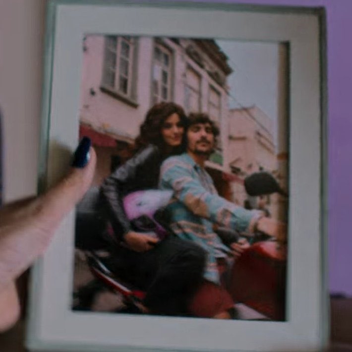 giu / dv15 spoilers on Twitter "PICTURES IN FRAMES OF KISSES ON CHEEKS