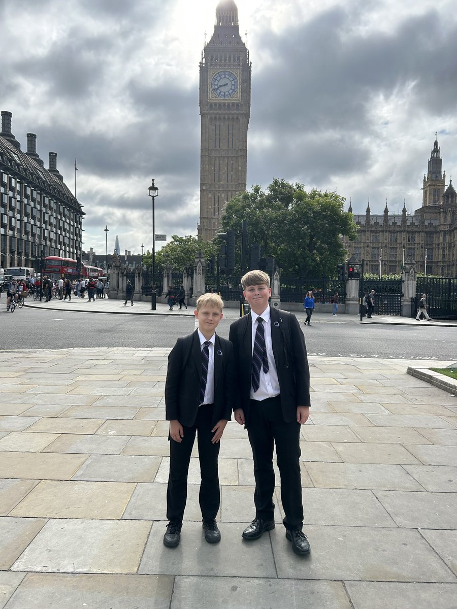 OutwoodFreeston's tweet photo. Staff & students are already having a great day down in London for the @S4TP_Official national finals! Lots of landmarks visited already!! #SolutionsForThePlanet #NationalFinals https://t.co/Mqotjeqcm0