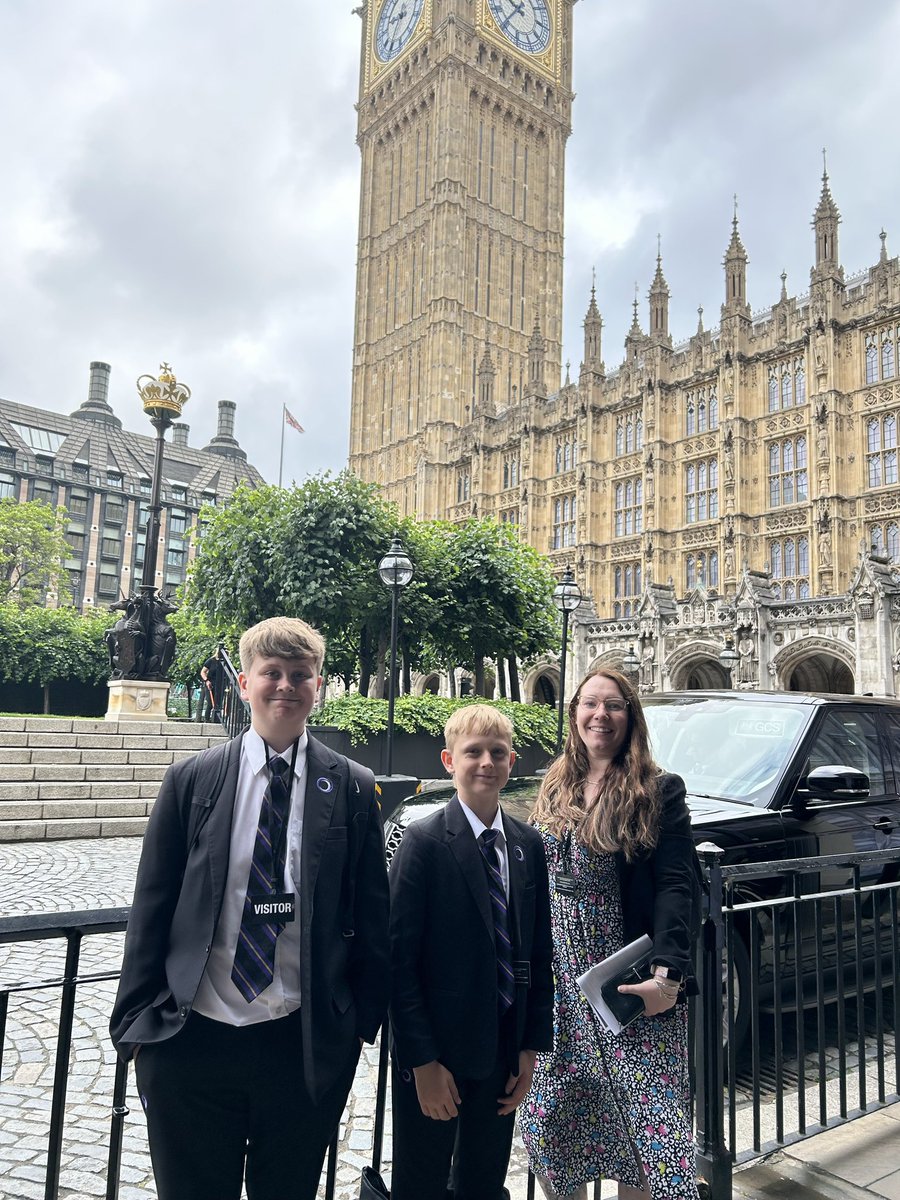 OutwoodFreeston's tweet photo. Staff & students are already having a great day down in London for the @S4TP_Official national finals! Lots of landmarks visited already!! #SolutionsForThePlanet #NationalFinals https://t.co/Mqotjeqcm0