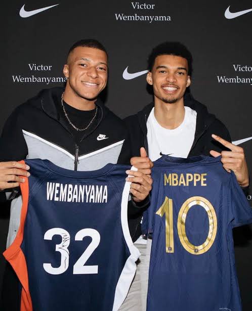 Wembanyama impressiona ao lado de Mbappé, mas não será o mais alto da  história da NBA - Jogada - Diário do Nordeste