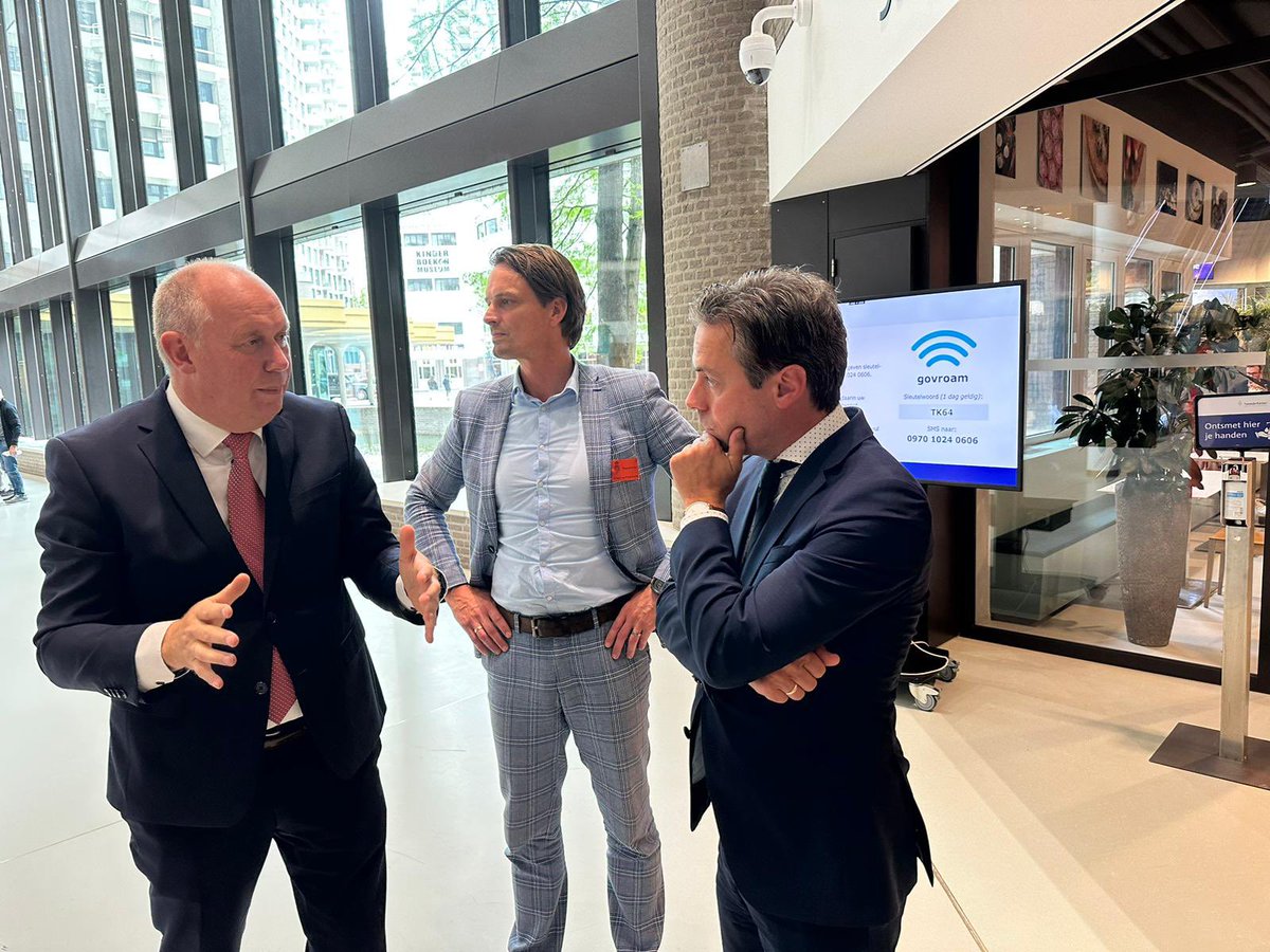 phsnijders's tweet photo. Vanuit @RegioZwolle , Regio Twente en @ProvOverijssel zijn we aanwezig bij het MIRT-debat in de 2e Kamer en vragen we opnieuw aandacht voor aanpak N35 bij Mariënheem. Ook opnieuw bij minister @markharbers Tussentijdse oplossing is nodig om leefbaarheid te verbeteren! https://t.co/N9WjtgT603