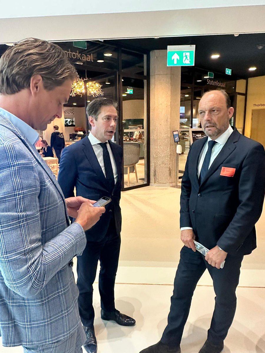 phsnijders's tweet photo. Vanuit @RegioZwolle , Regio Twente en @ProvOverijssel zijn we aanwezig bij het MIRT-debat in de 2e Kamer en vragen we opnieuw aandacht voor aanpak N35 bij Mariënheem. Ook opnieuw bij minister @markharbers Tussentijdse oplossing is nodig om leefbaarheid te verbeteren! https://t.co/N9WjtgT603
