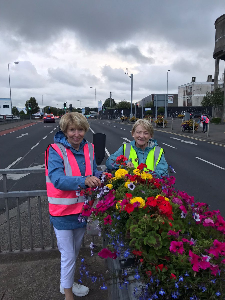 TTNewbridge's tweet photo. Deadheading #NewbridgeInBloom on Tuesday @ Moorefield Rd., Military Rd. & Athgarvan Rd.
In addition, a considerable amount of weeding was completed & traffic islands given a general "tidy-up" & #litterpick
Thanks 2 our #volunteers
@NationalSpringC
#ItsEasyToMakeADifference https://t.co/L1n0pgtunf
