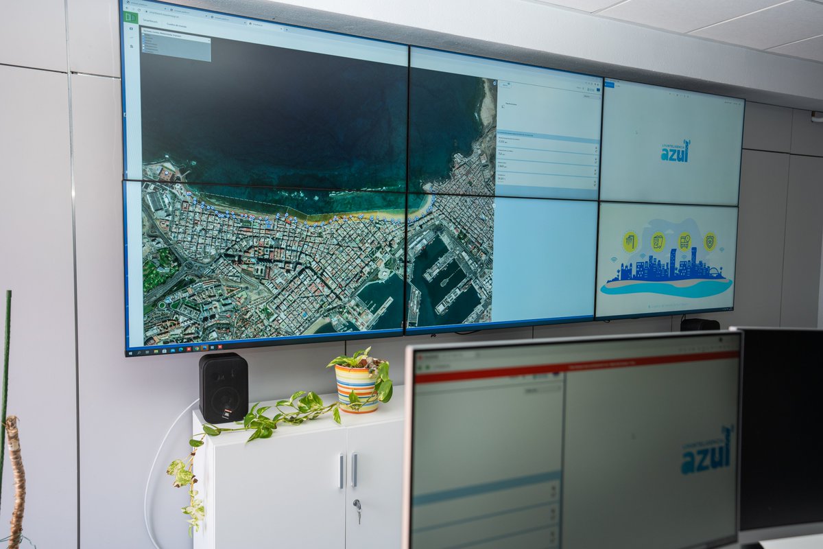 InnovaTICLPGC's tweet photo. 🌊Este verano nuestras playas están más 'a punto' que nunca 🔝
Gracias a la sensorización de los servicios con la iniciativa #SmartBeach, como parte del proyecto #LPAInteligenciaAzul, la gestión de las playas de Las Palmas de Gran Canaria es aún más eficiente 🏖️🔵 https://t.co/I6LxiKAImp