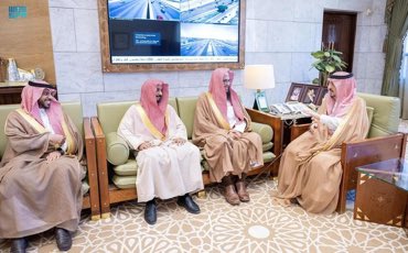 bandernawab's tweet photo. سمو أمير منطقة #الرياض يستقبل مدير فرع رئاسة هيئة الأمر بالمعروف والنهي عن المنكر بالمنطقة. https://t.co/VF3PNbiA9N