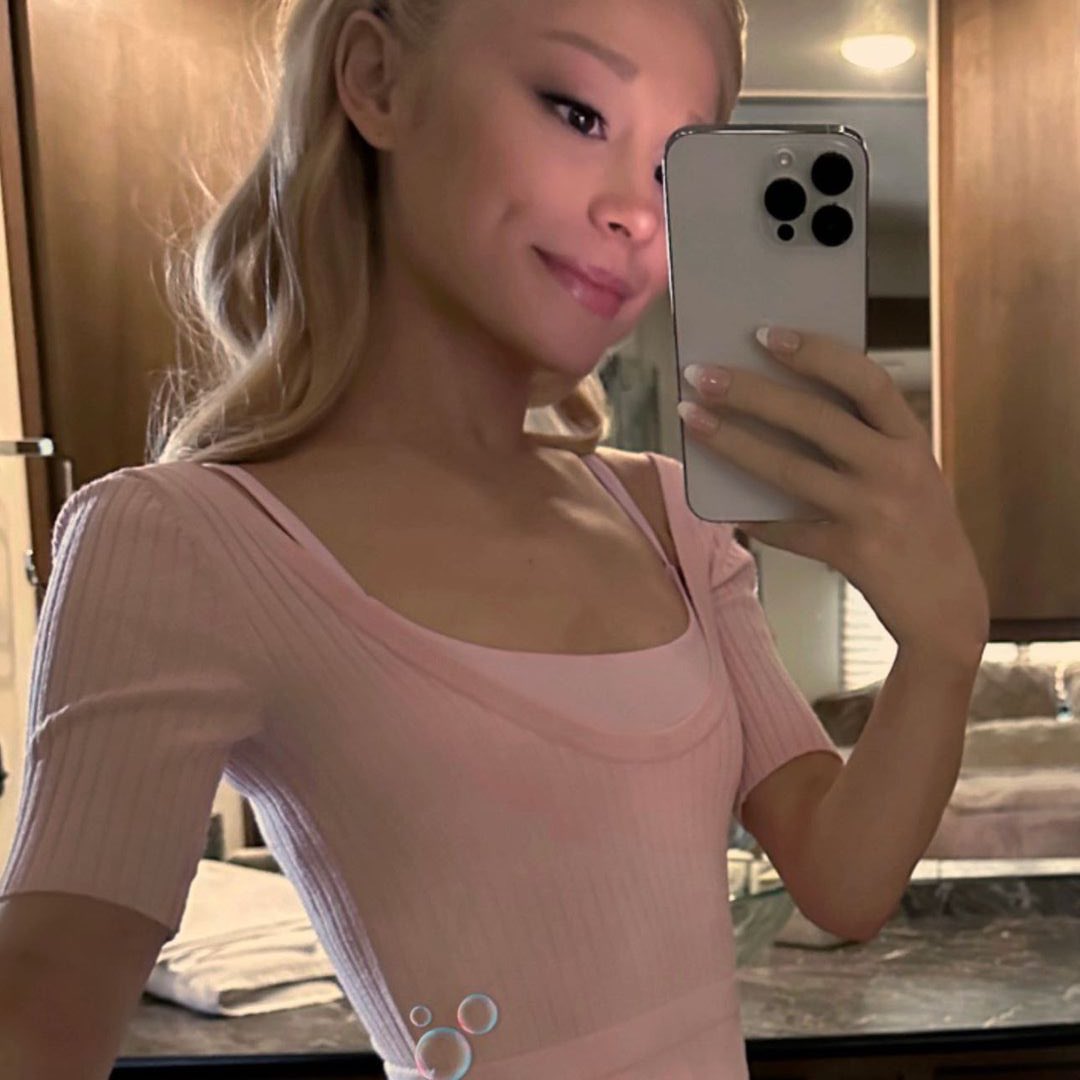 ArianaToday's tweet photo. 💕🫧 https://t.co/JWLapLLo8u