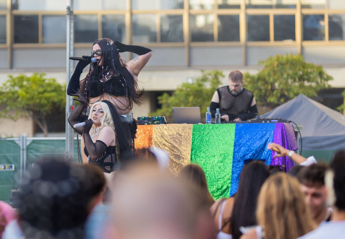 atlantic_pride's tweet image. 🏳️‍🌈🏳️‍⚧️O #OrgulloDoNorte que merecíamos con @niaTwee, @iamhydn, #LaSuprema e #KellyAmethys 

💙Grazas polos apoios a @estrellagalicia @Xunta @Absolut_ES @Coruna_Style @aldahotels #xacobeo #globalgrafic #galicia