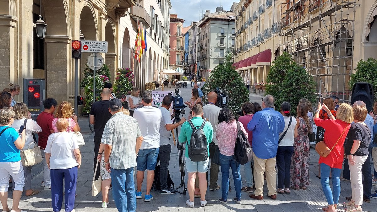 aytohuesca's tweet photo. 🎉¡Las fiestas de #SanLorenzo2023 ya tienen cartel! 👏👏

🎨 La oscense Ana Porta es la autora de este diseño colorido, animado y realizado con la técnica del 3D 

Ya queda menos 😉🌿

🔗 https://t.co/JTADQ70QH6 https://t.co/WVsg0yaTxF