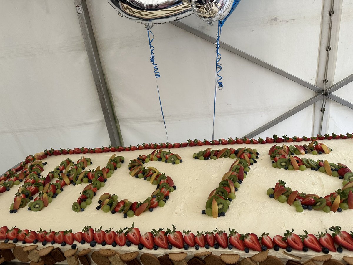antoanela09's tweet photo. Happy 75th #NHSBirthday 
Amazing celebration @MKHospital with fantastic cake @JoeHMK @ychristley @SandhamMatt @Frances97059630 #TeamMKUH https://t.co/fAdM0agT5N